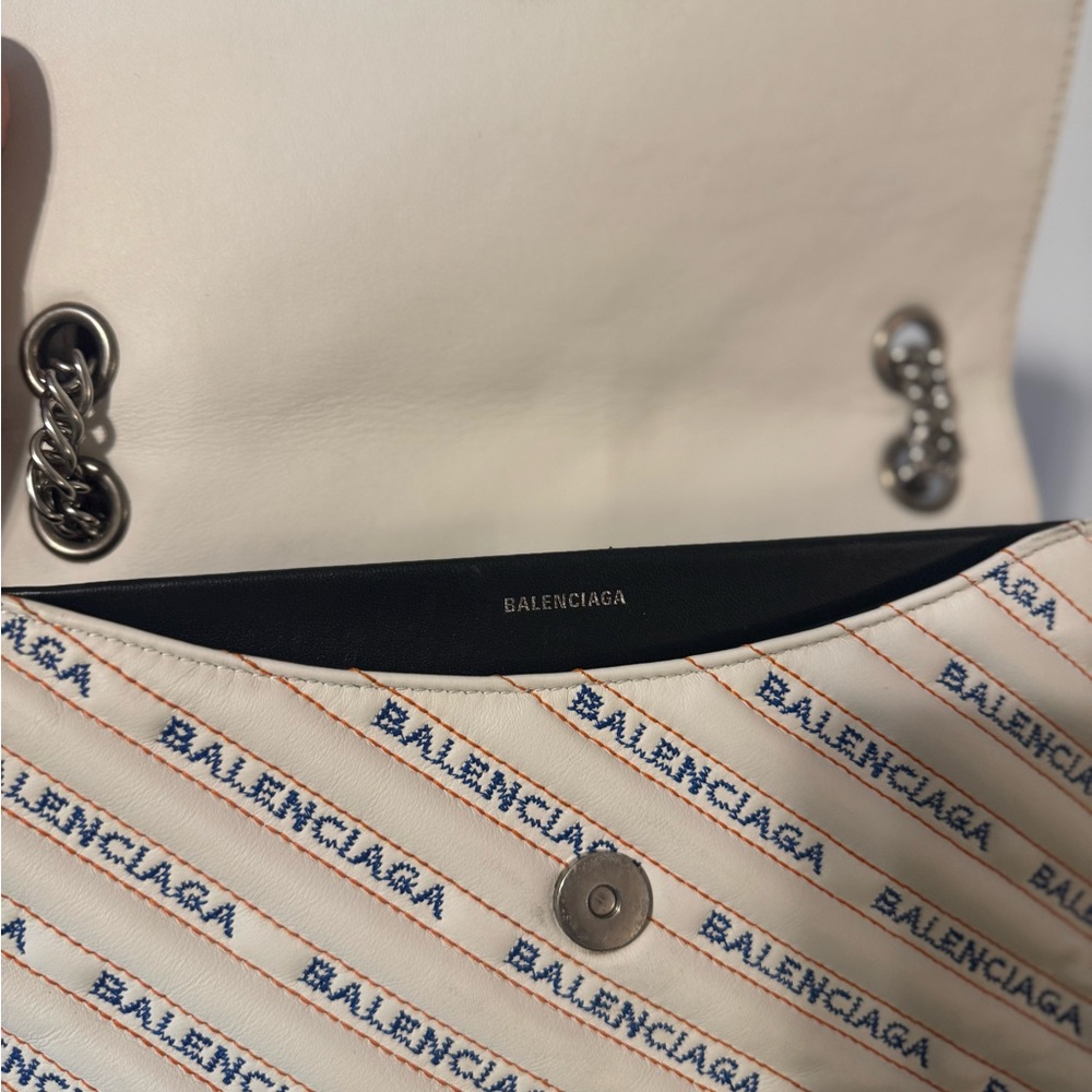 Balenciaga Cream Shoulder Bag with Chain Strap and Logo Print - Picture 6 of 7